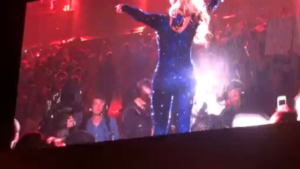 Beyoncé - Irreplaceable (Intro) @ Sportpaleis, Antwerp