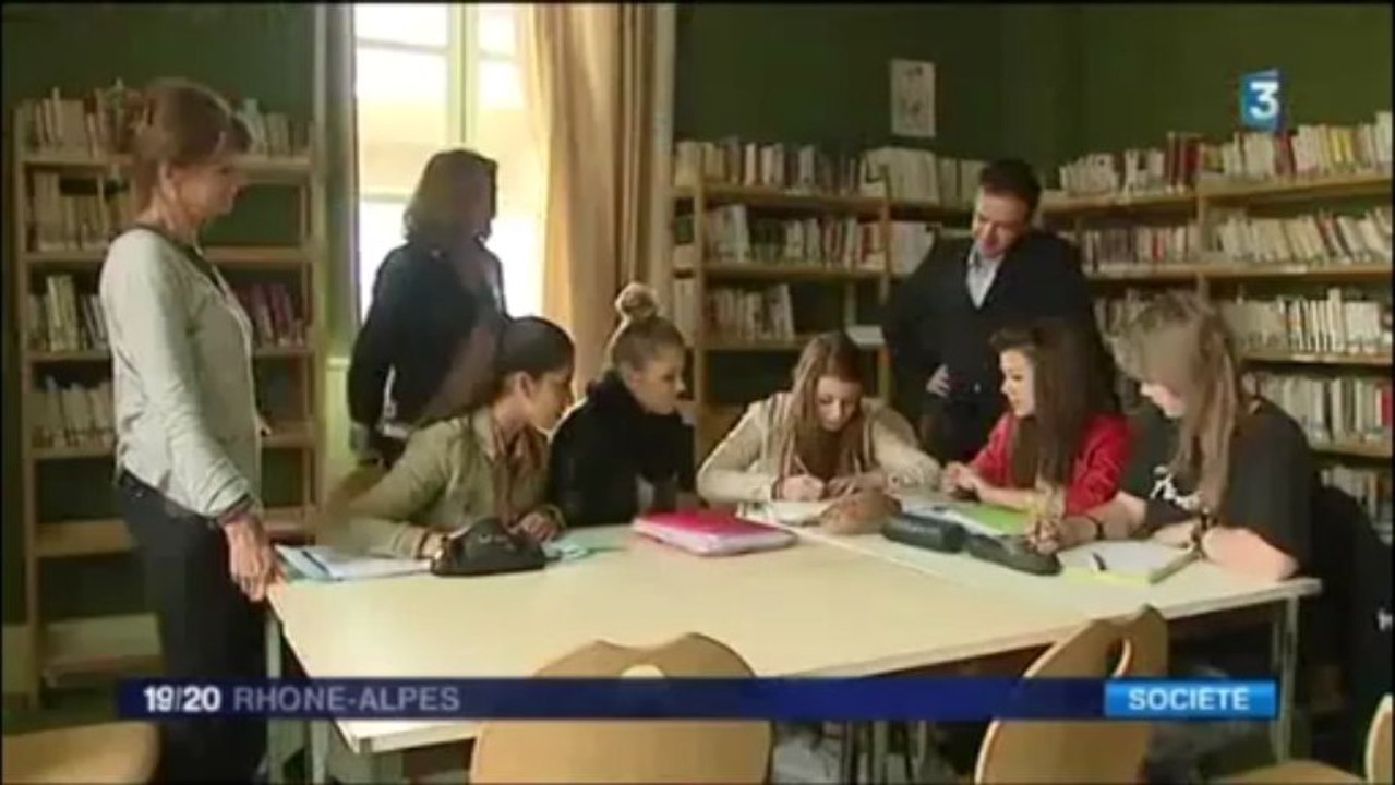 Remise du prix « CLEMI-Causette-Nouvelles news » aux lycéennes de St-Just à Lyon