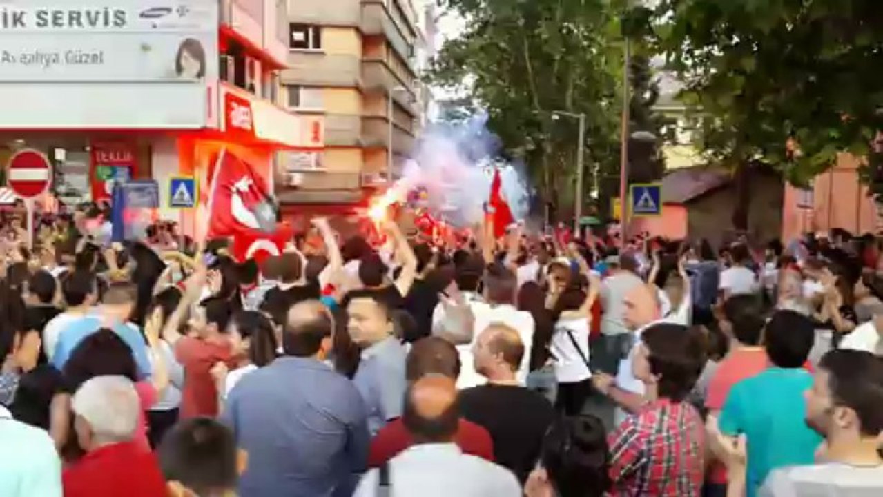 İzmit Cumhuriyet Parkı- "Halk DİRİLİYOR"