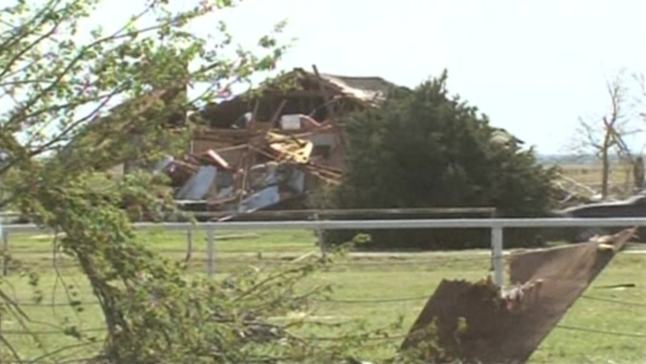 Multiple tornadoes whip through U.S. Midwest