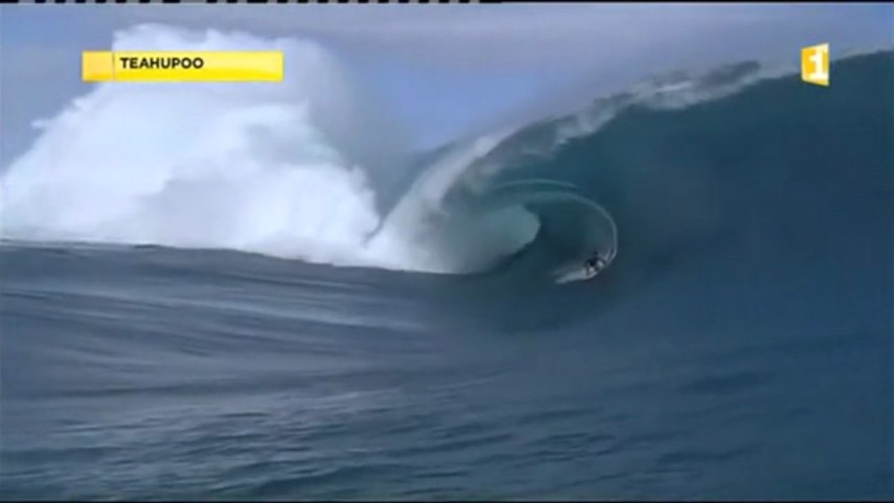 Pour les amateurs de gros tubes, direction Teahupoo pour une session 100% adrénaline