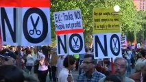 Migliaia in piazza a Madrid e Lisbona contro la...