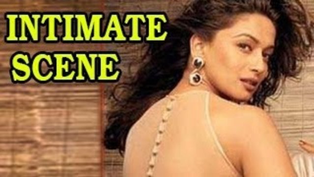 Madhuri Dixit's hot INTIMATE scenes in Dedh Ishqiya!