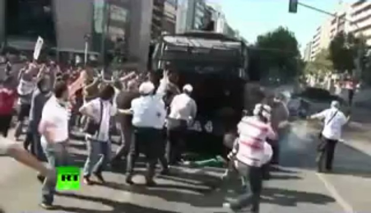 TOMA göstericiyi ezerken ank. flaş