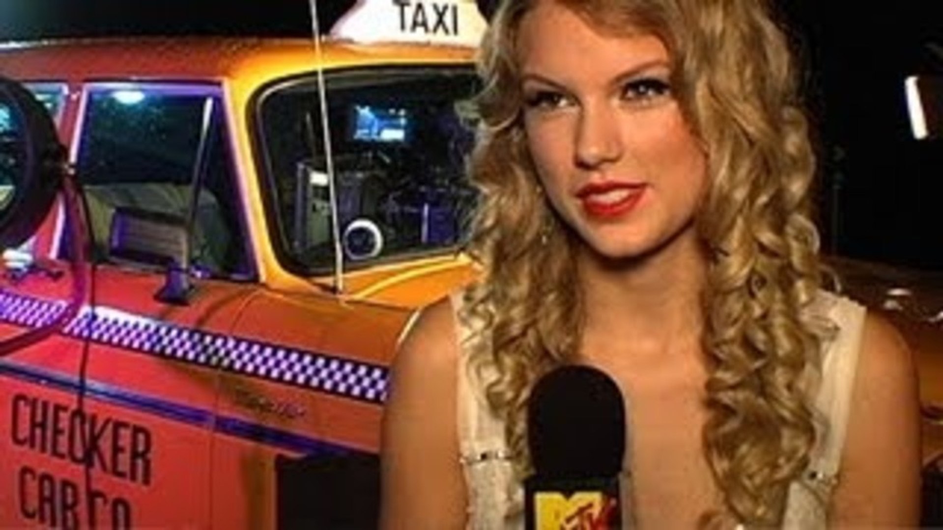 ⁣Taylor Swift Talks About Love & Sex