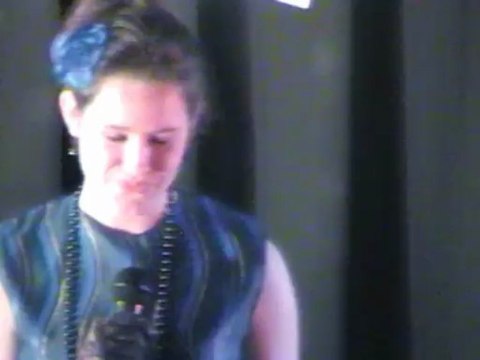 Valentine chante : Restons amies