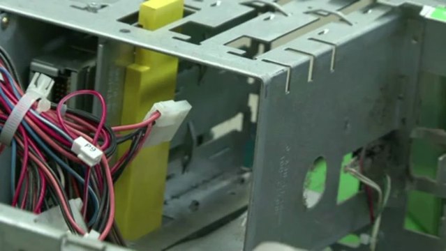 L'usine ferme, des ouvriers s'y installent et créent leur emploi