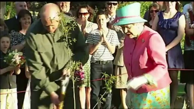 بريطانيا تحتفل بالذكرى الستين لتتويج الملكة إليزابيث الثانية