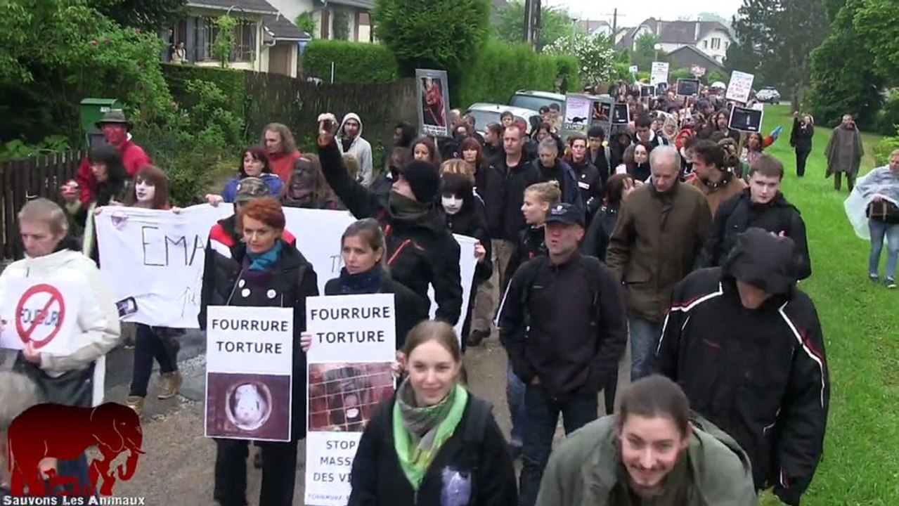 Manifestation pour la fermeture de l’élevage de visons d’Emagny (01.06.2013)