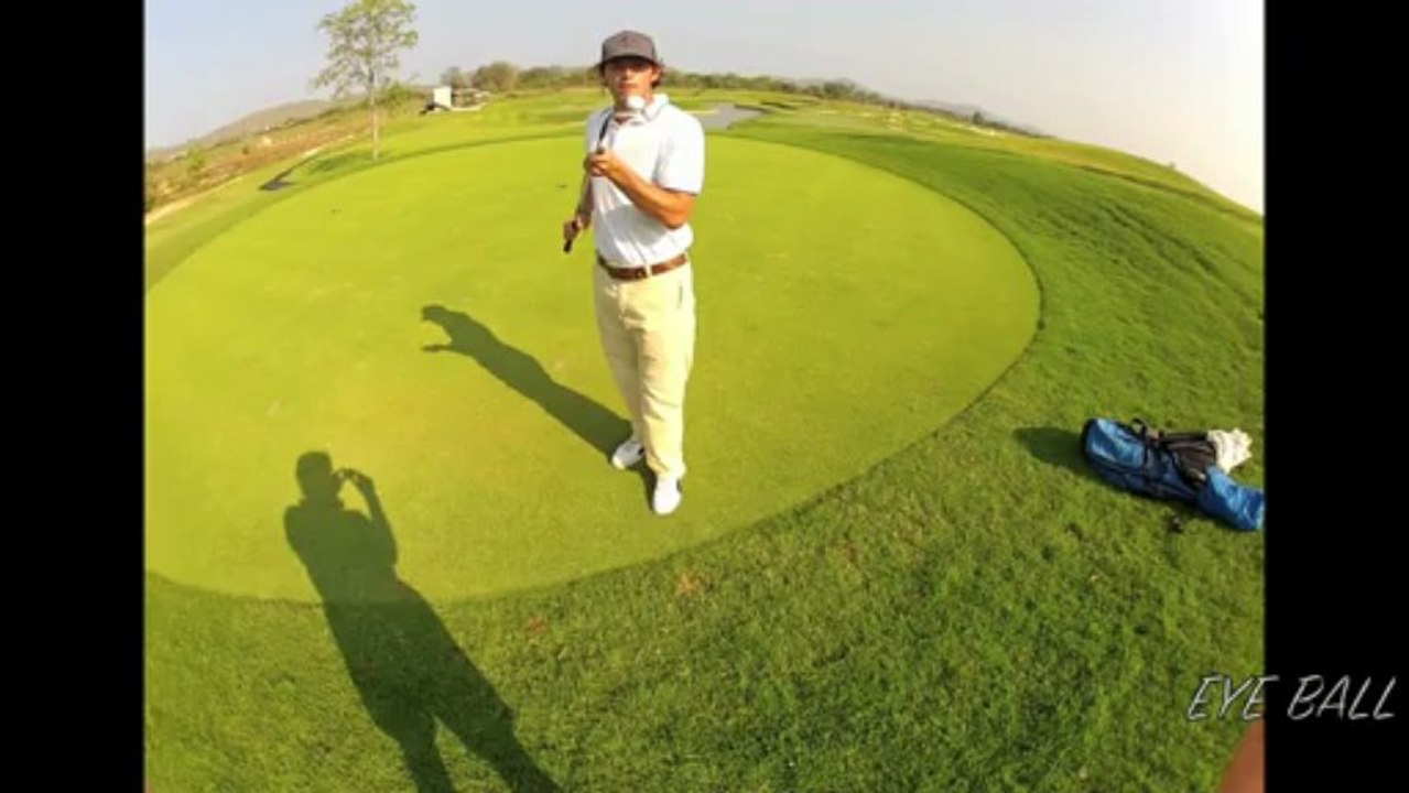 Un golfeur pro fait des figures & jongles avec sa balle... Truc de fou!!