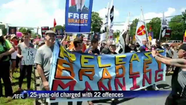 Demonstrators march for Wikileaks whistleblower Manning
