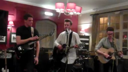 Summer Snowmen Live at The Globe, Chelmsford - Song "Broken Eyes" - New Version