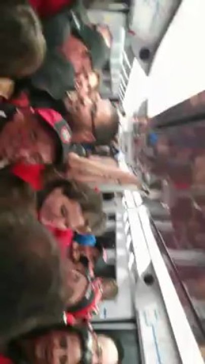 Avant-match entre supporters Castrais et Toulonnais dans le RER pour la finale du Top14