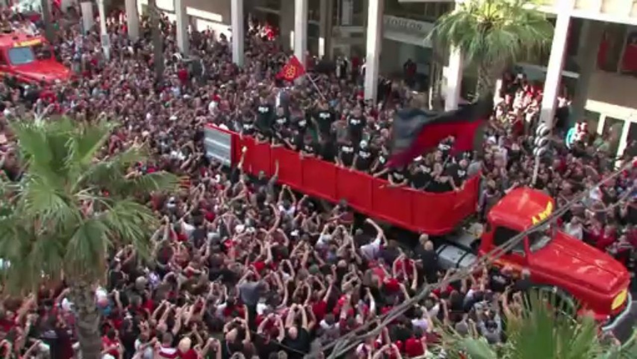 Rugby: Toulon rouge et noir de monde pour fêter ses joueurs