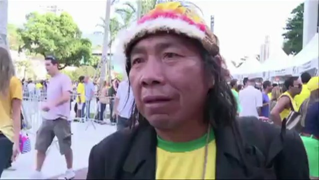 Protestos marcam reabertura do Maracanã