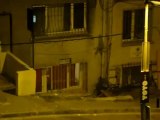 Türkiyede polis evlerin camını kırıp içeriye gaz bombası atıyor