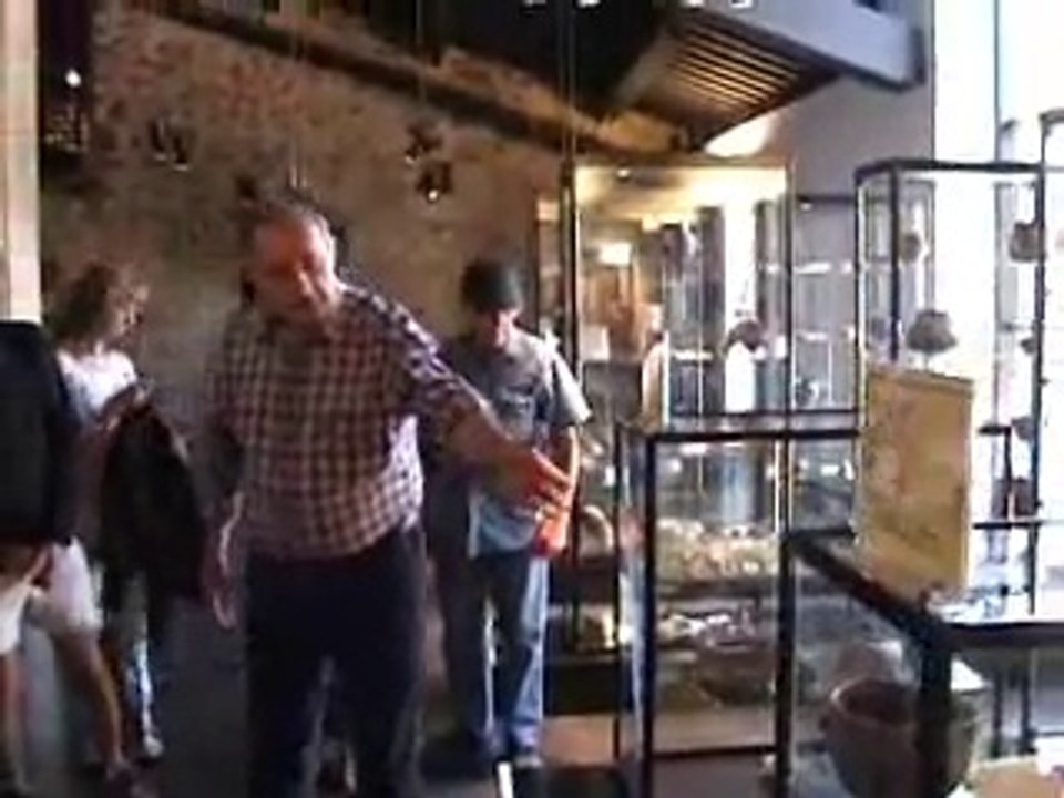 Visite Musée Terra Rossa Salernes EN PROVENCAL par Maurice EMPHOUX Président de  l'association LEIS AMBOULiGO ROUJO et la présence de l'association LEI BARJACAIRE DOU LU (le Luc) Président Richard GUIGONI