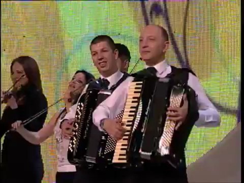 Miki Gajic - Vlajna kad poljubi - Grand Parada - (TV Pink 2013)
