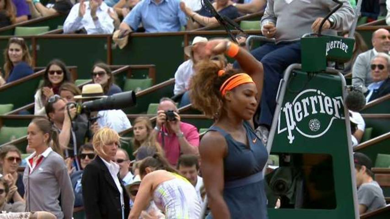 HIGHLIGHTS: Serena, Federer Move On