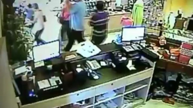 Moment of Taiwan earthquake caught on camera