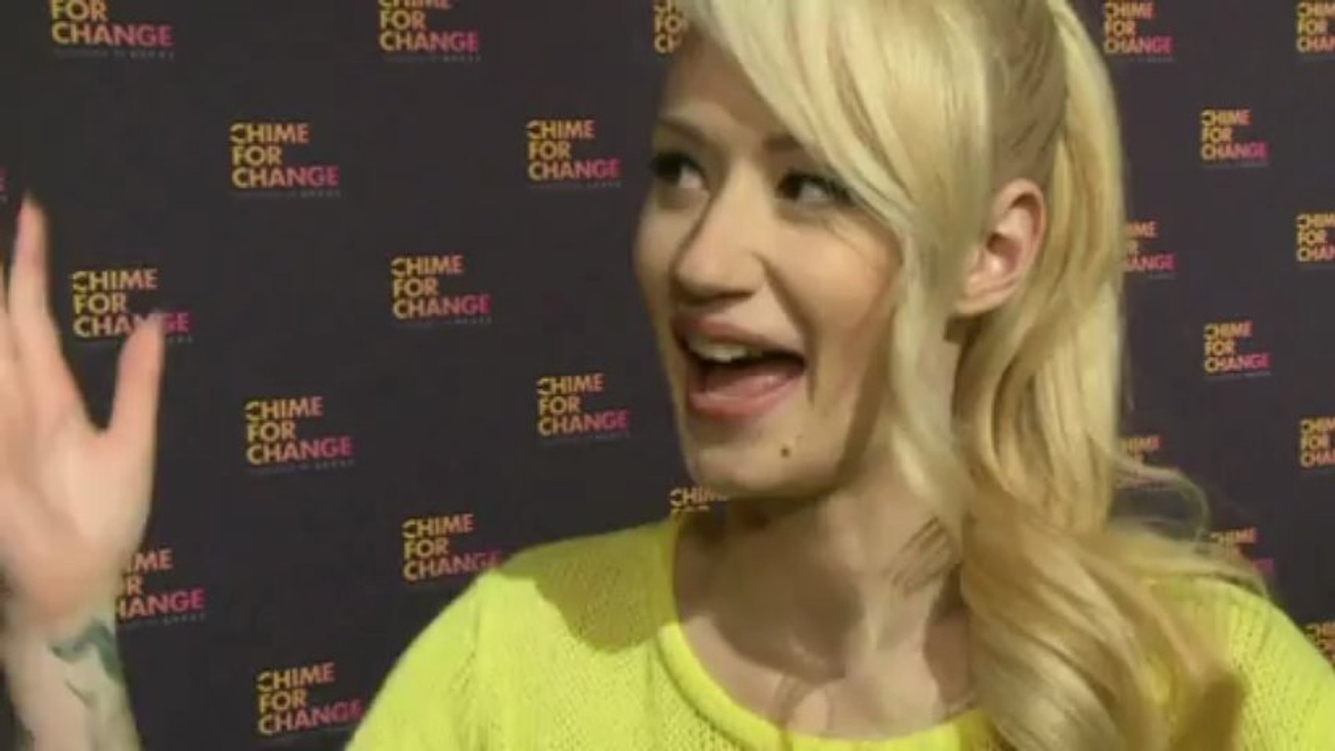 Iggy Azalea Interview Bounce Singer On Wardrobe Malfunction