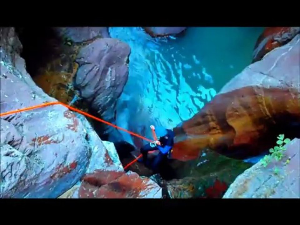 Compilation de rappel en canyoning