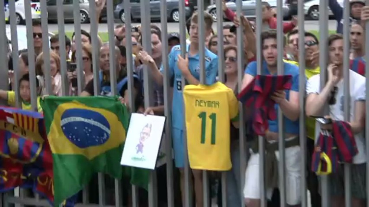 Neymar chega ao Barcelona