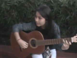 Diana Franco cantando