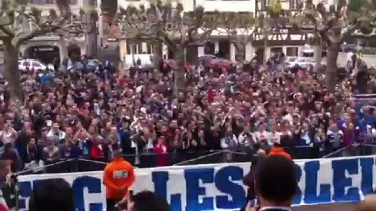 Foot : Strasbourg fête la montée du Racing en National place Broglie 3
