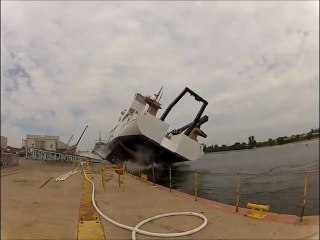 Ship Launch Fail with big wave!!! AMAZING