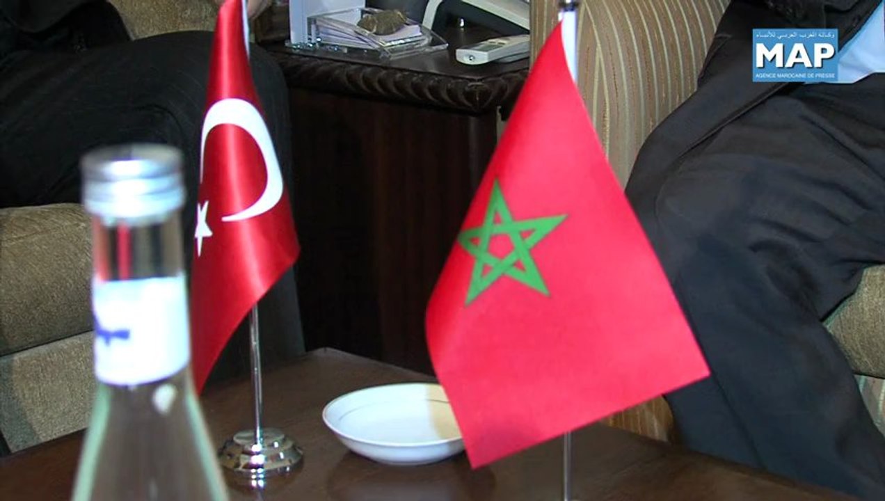 رئيس الحكومة يجري مباحثات مع الوزير الأول التركي