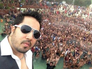 Mika Performs Live At Water Kingdom