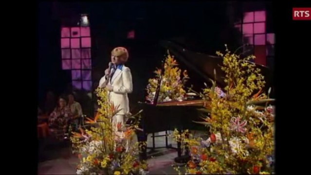 - Alice Dona (79) du ventre plat au ventre rond