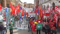 DIECIMILA IN PIAZZA PER IL LAVORO