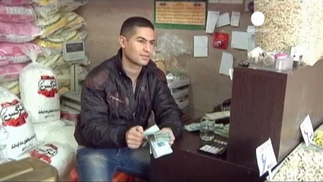 Iran : les gros clients pétroliers du pays réduisent...