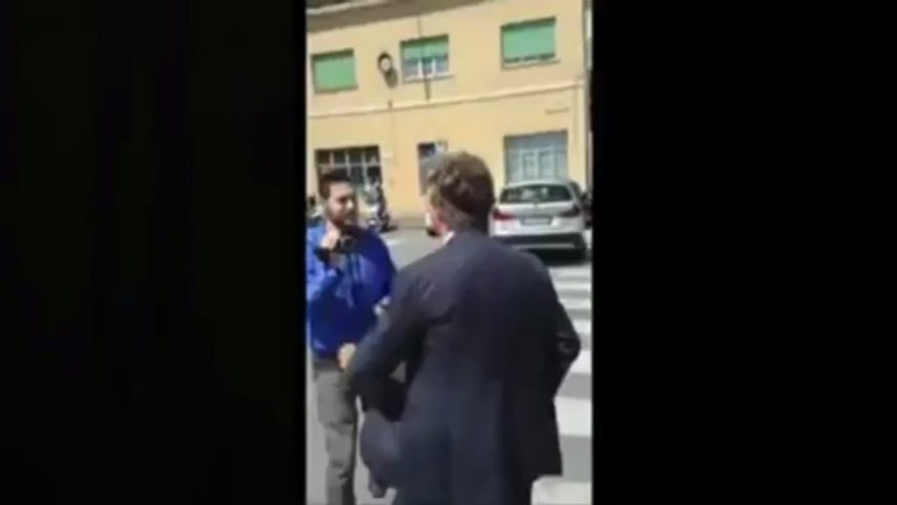 Ο πρόεδρος της Τζένοα σπάει κάμερα δημοσιογράφου!