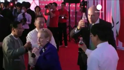 Birmania se rinde a Coca Cola sesenta años después