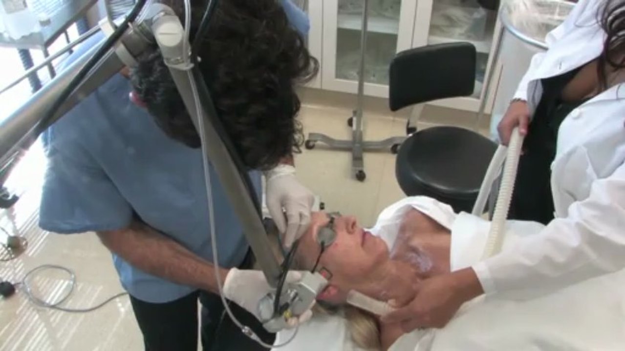 Dr Robert Applebaum Explains Deka Dot Laser Resurfacing
