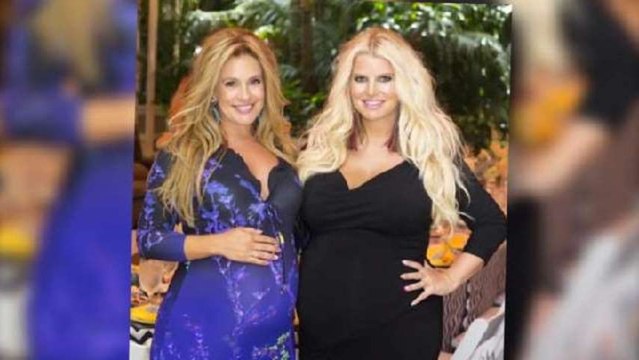 Jessica Simpson, Friend Show Baby Bumps