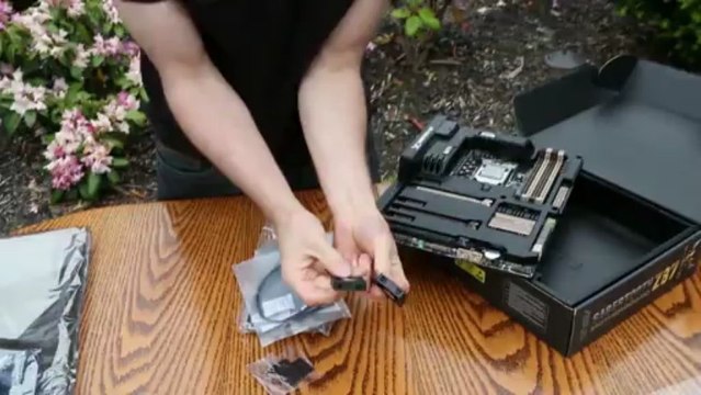 ASUS Sabertooth Z87 TUF Series Motherboard Unboxing & Overview