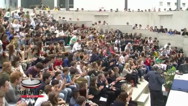 Un giorno al liceo per Zingaretti che premia i ragazzi vincitori della Romecup 2013