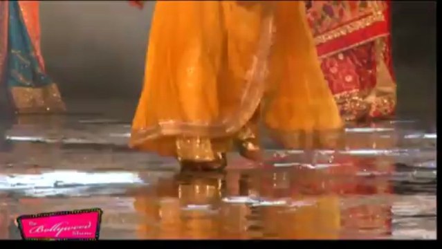 Nauheed Cyrusi in TIGHT Backless Choli