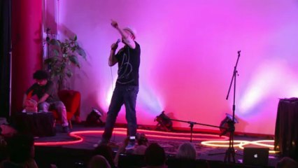 Les meilleurs slameurs du monde s'affrontent sur scène à Paris