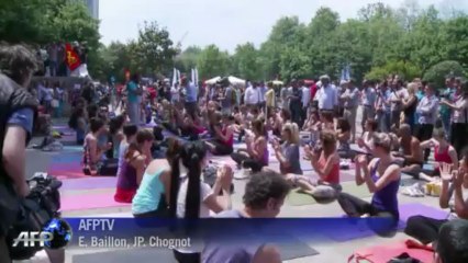 Istanbul: un cours de yoga pour sauver le parc Gezi