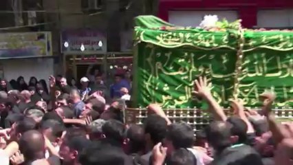 Скачать видео: Iraqi Shiites mark ritual at Baghdad shrine