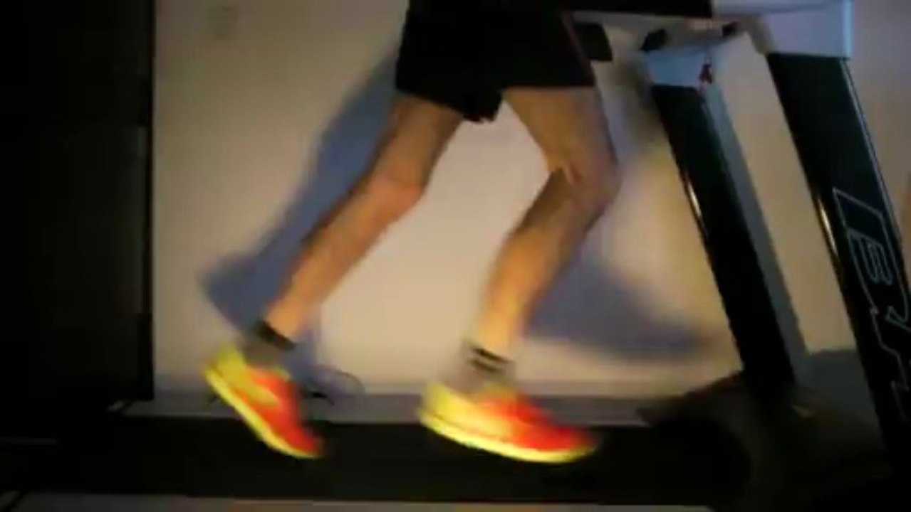 ANALYSE DE MA FOULEE DE PROFIL EN SKECHERS GOMEB