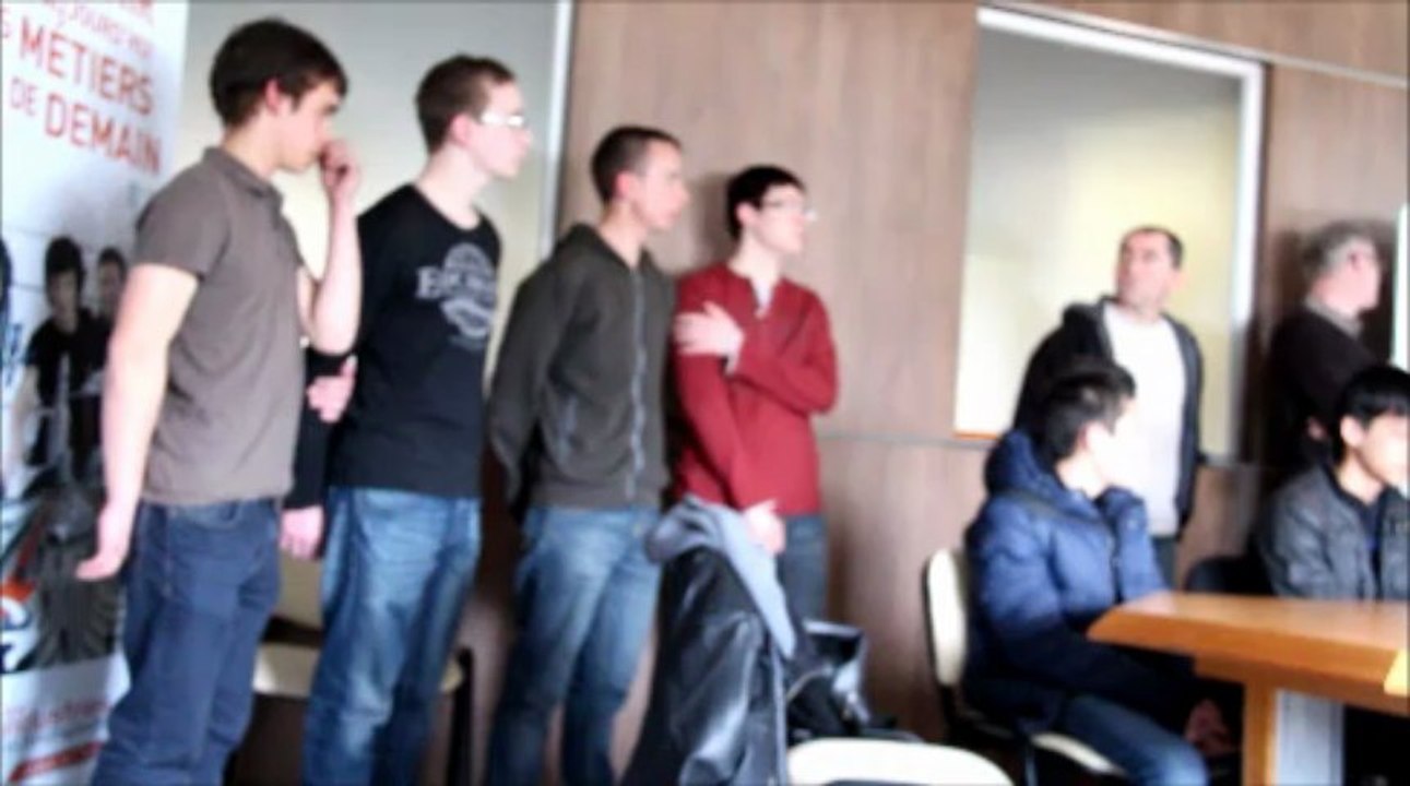 Une classe du lycée Clos Maire en entreprise chez TEB