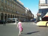 vl samu de paris rue de rivoli niveau jardin des tuileries en avril 2011