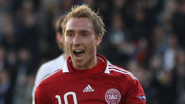 Un coup franc somptueux à la Pirlo du nouveau phénomène danois !