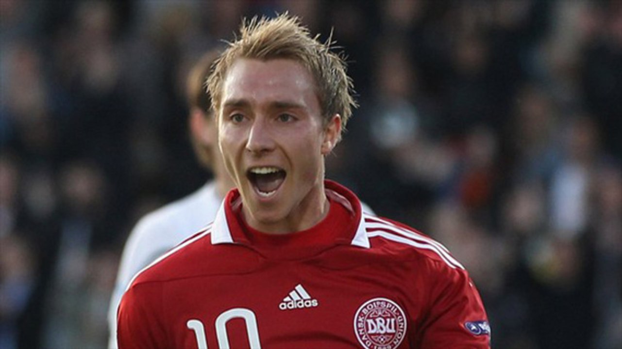 Un coup franc somptueux à la Pirlo du nouveau phénomène danois !